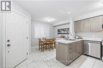 15 Carere Crescent in Guelph, ON - Building Photo - Building Photo