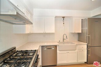 4241 Colfax Ave in Los Angeles, CA - Building Photo - Building Photo