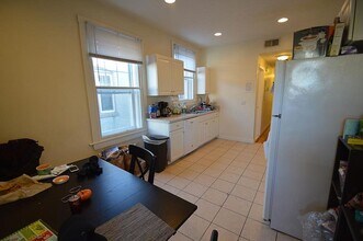 81 Gibbs St, Unit 3 in Brookline, MA - Building Photo - Building Photo