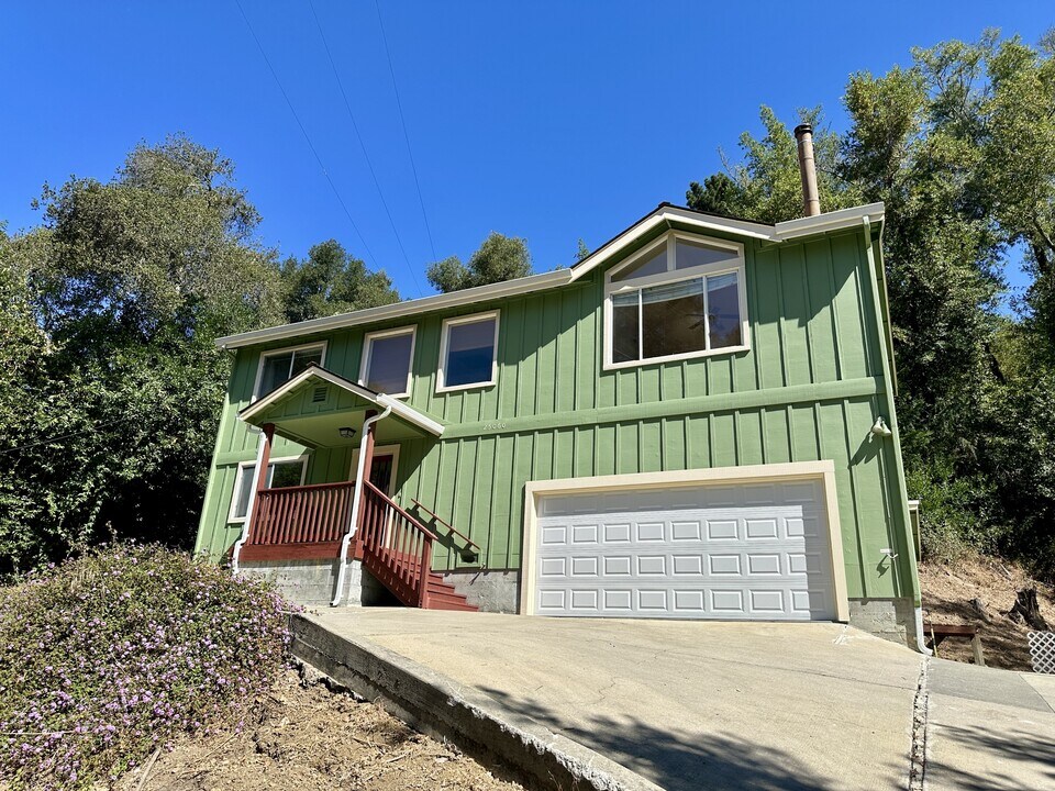 25060 Soquel San Jose Rd in Los Gatos, CA - Building Photo