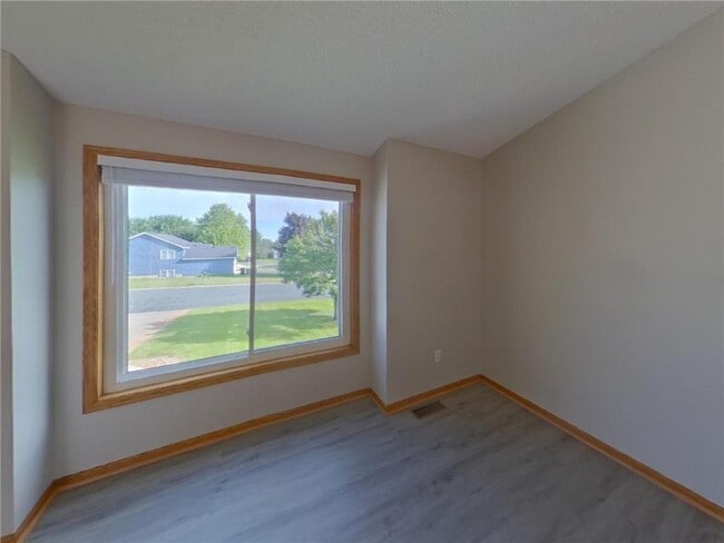 2094 French Trace Ave in Shakopee, MN - Foto de edificio - Building Photo