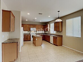 17015 W Ipswitch Way in Surprise, AZ - Building Photo - Building Photo