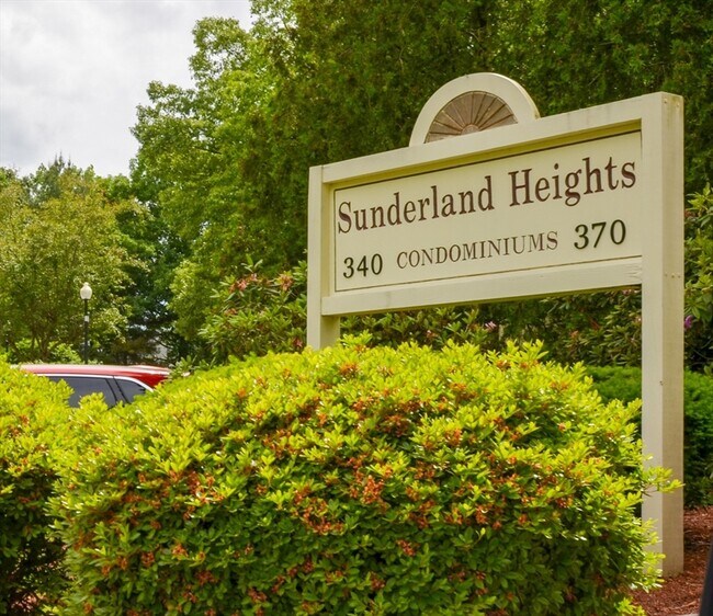 340 Sunderland Rd in Worcester, MA - Building Photo - Building Photo