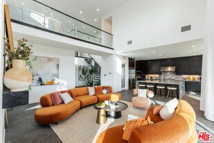 20668 Hummingbird Ct in Los Angeles, CA - Building Photo