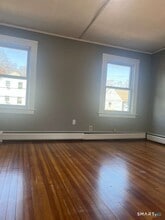 10 Bank St in Manchester, CT - Building Photo - Building Photo