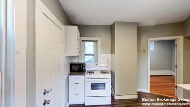 5 Weld Ave, Unit #1 in Boston, MA - Building Photo - Building Photo