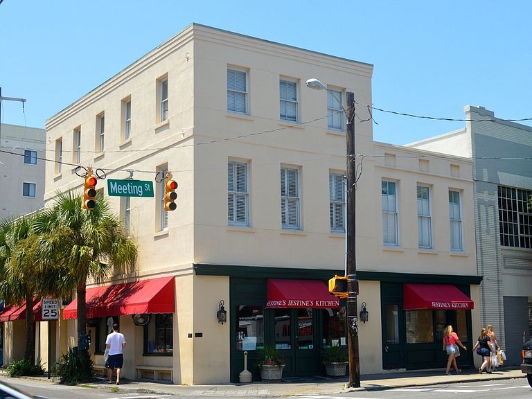 54 Wentworth St, Unit 9 in Charleston, SC - Building Photo