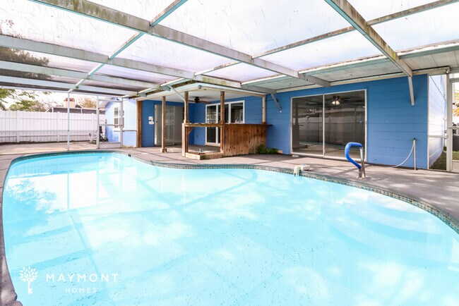 9920 Lake Chrise Ln in Port Richey, FL - Building Photo - Building Photo