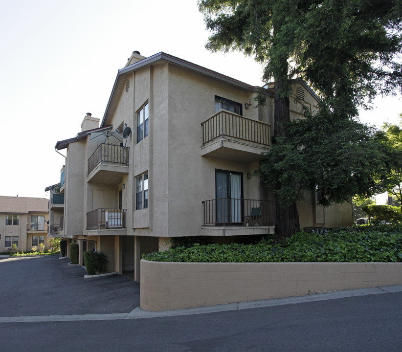 Alisal Oaks Apartments in Solvang, CA - Building Photo