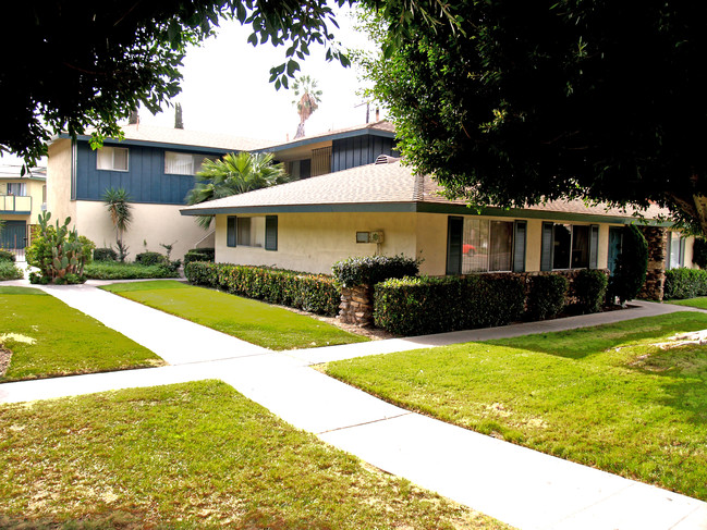 13212 Chapman Ave in Garden Grove, CA - Building Photo - Building Photo