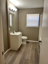 1326 Damon St, Unit 5A in Rosenberg, TX - Building Photo - Building Photo