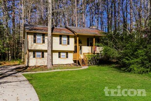 2122 Cedar Creek Ln in Lithia Springs, GA - Building Photo