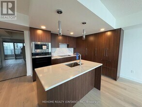 3 Concord Cityplace Wy in Toronto, ON - Building Photo - Building Photo