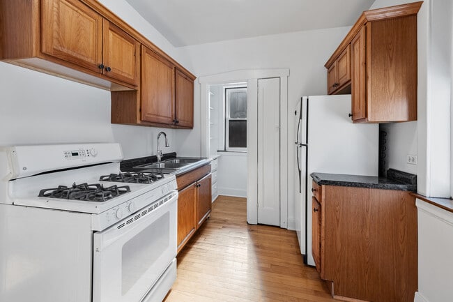 1919 W Estes Ave in Chicago, IL - Building Photo - Building Photo