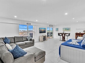 5100 Dupont Blvd in Fort Lauderdale, FL - Foto de edificio - Building Photo