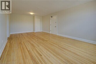 141 Chapel St in Kitchener, ON - Building Photo - Building Photo