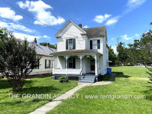 property at 909 13th St SE