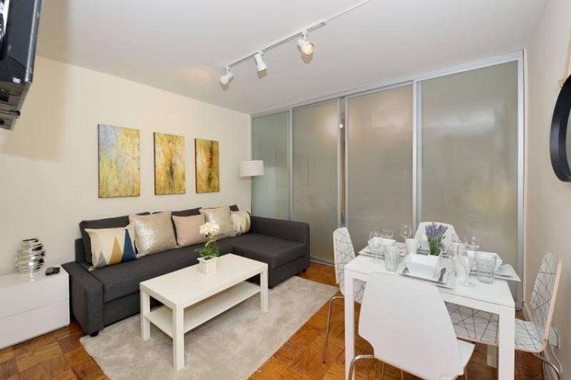 279 E 44th St in New York, NY - Building Photo