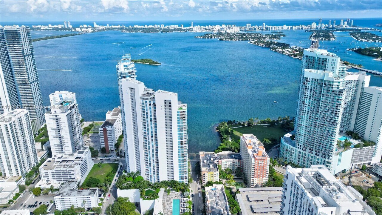 2020 N Bayshore Dr in Miami, FL - Building Photo