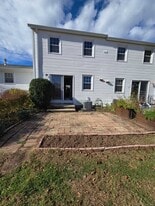 9 Ambassador Dr in Manchester, CT - Building Photo