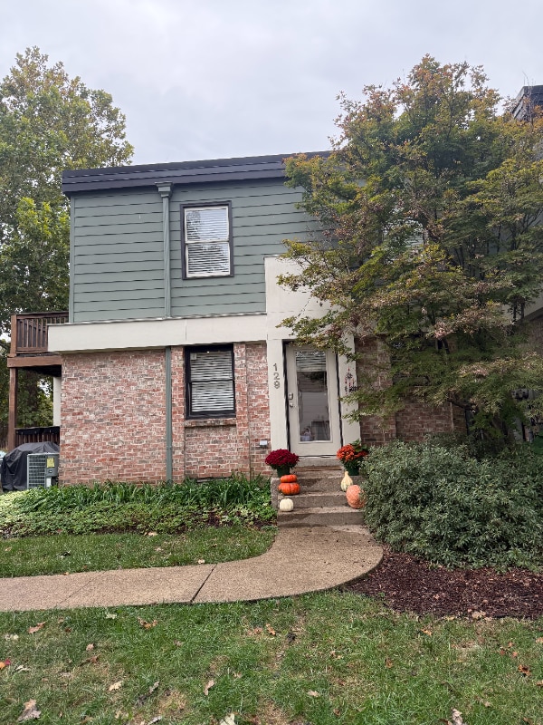 property at 940 Gale Ln