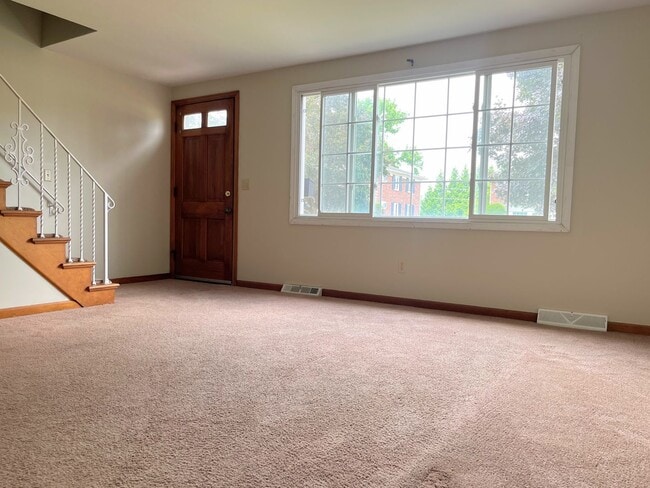 property at 33 Oakridge Dr