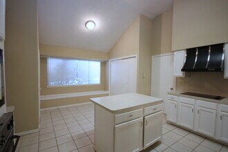 15863 Meadow Village Dr in Houston, TX - Building Photo - Building Photo