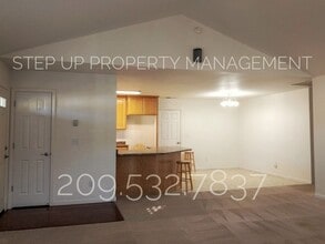 18012 Clouds Rest Rd in Soulsbyville, CA - Building Photo - Building Photo