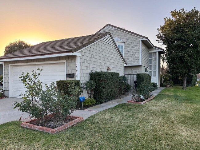 32101 Sailview Ln in Westlake Village, CA - Foto de edificio - Building Photo