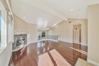 2109 Vanderbilt Ln in Redondo Beach, CA - Building Photo - Building Photo