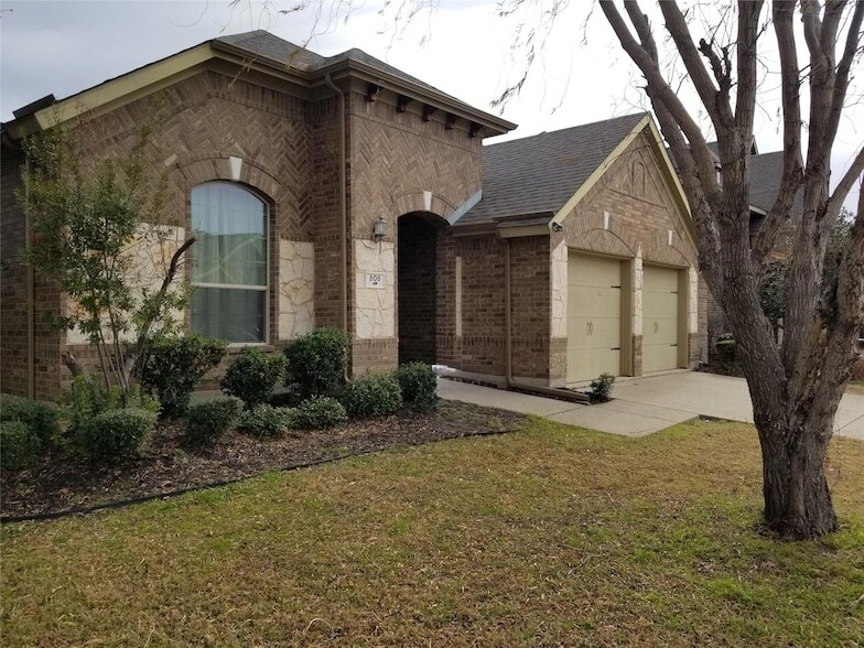 808 Partridge Dr, Unit A01 in Aubrey, TX - Building Photo