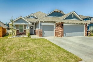 11805 Loren Brook Ln in Yukon, OK - Building Photo