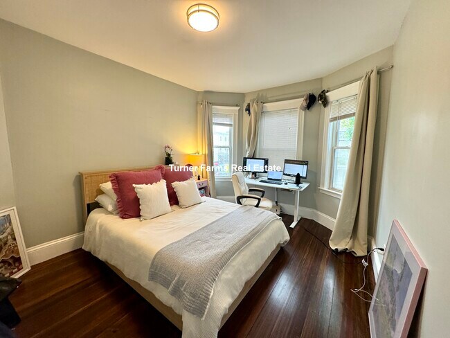 147 Boston St, Unit 2 in Boston, MA - Building Photo - Building Photo
