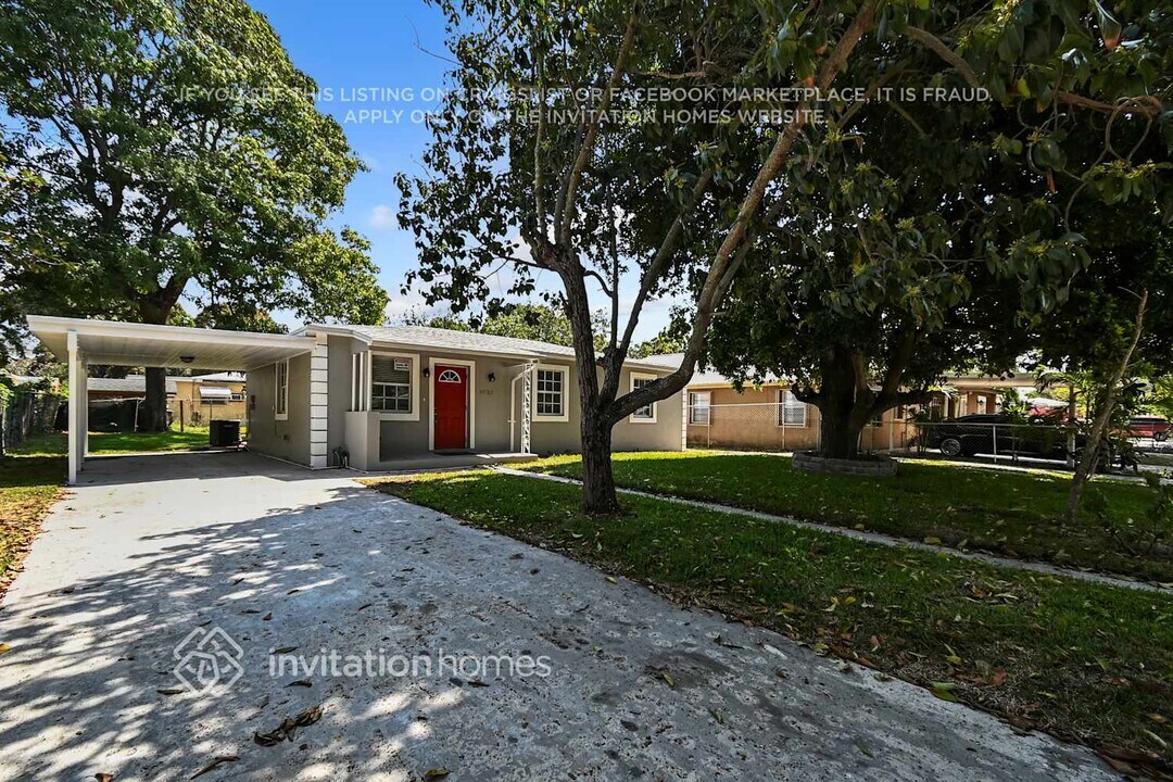 3028 Ridgeway Ave in West Palm Beach, FL - Building Photo