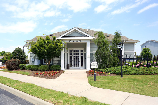 Trail Creek in Hampton, VA - Foto de edificio - Interior Photo