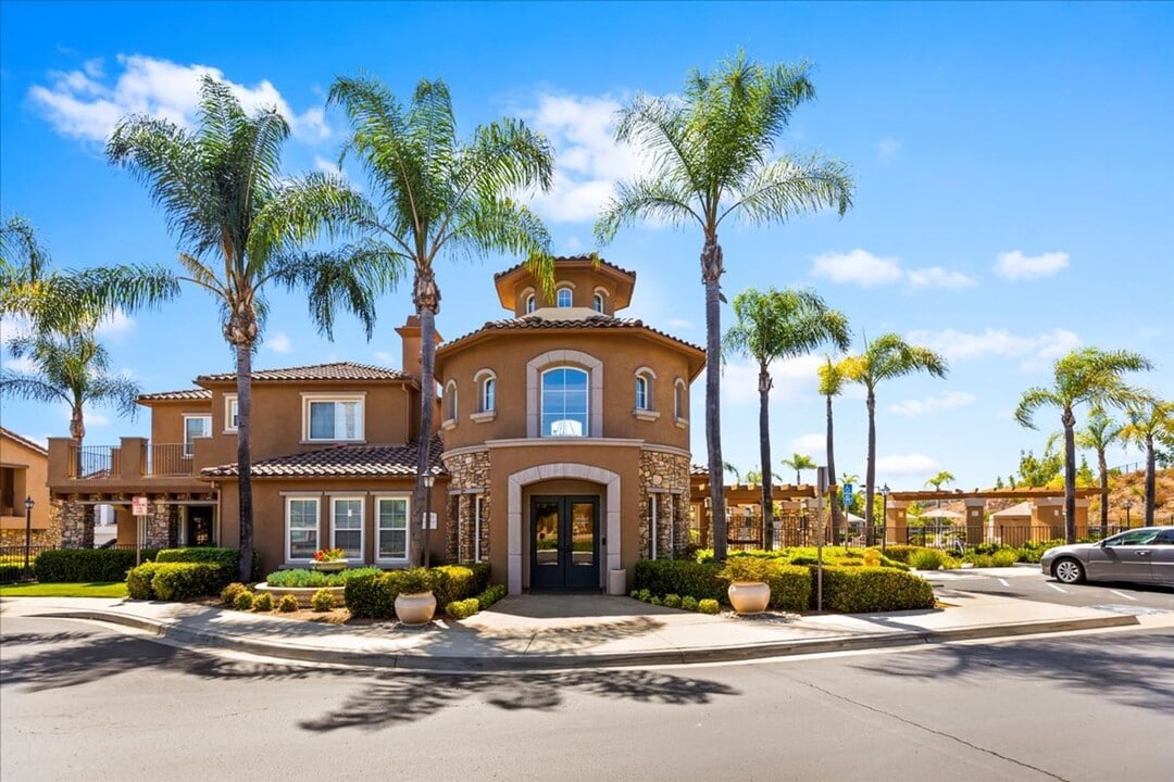 12665 Creekview Dr in San Diego, CA - Building Photo