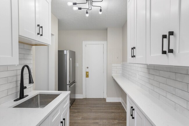 Archwood Manor in Cleveland, OH - Building Photo - Interior Photo