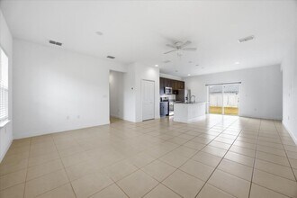 213 Cimarron Dr in Poinciana, FL - Building Photo - Building Photo
