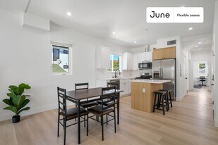1321 N June St in Los Angeles, CA - Building Photo