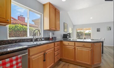 275 Yellowstone Ave in Thousand Oaks, CA - Building Photo - Building Photo