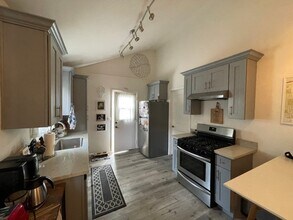 1607 S Westgate Ave in Los Angeles, CA - Building Photo - Building Photo