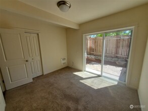 1402 N Northgate Way in Seattle, WA - Building Photo - Building Photo