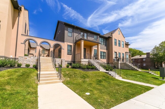 1084 Bryden Rd in Columbus, OH - Building Photo - Building Photo