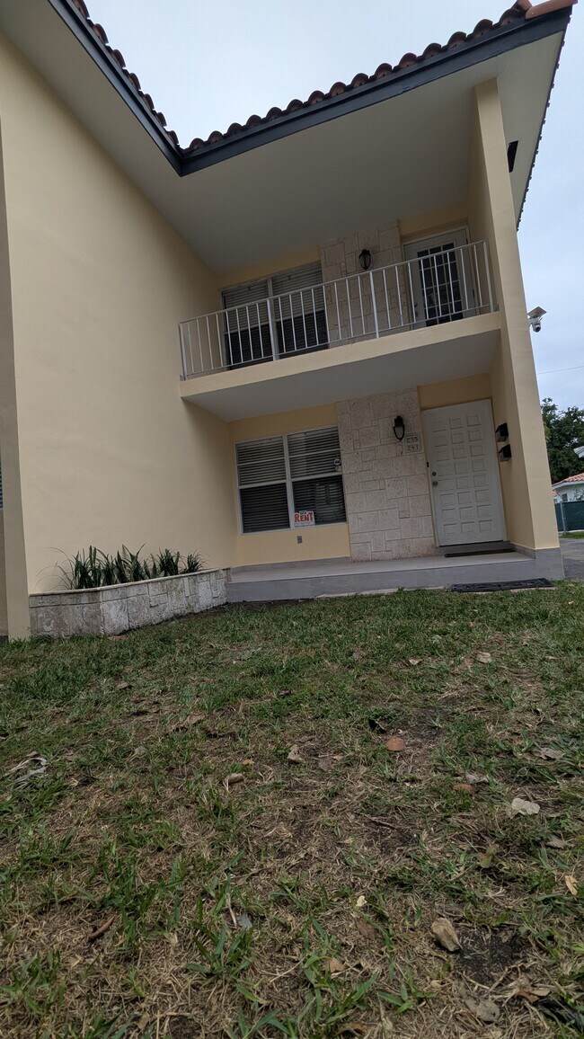 235 Bird Rd in Coral Gables, FL - Building Photo - Building Photo