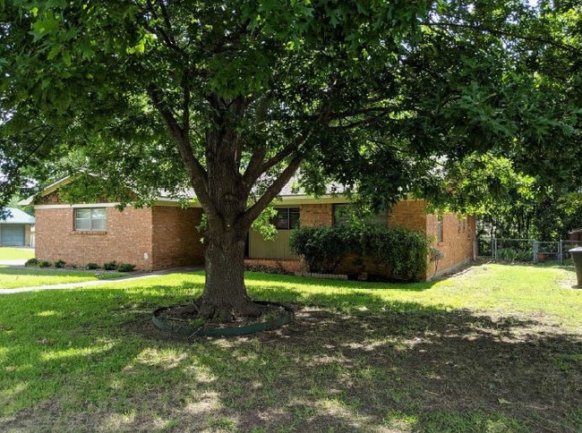 801 Hillside Dr