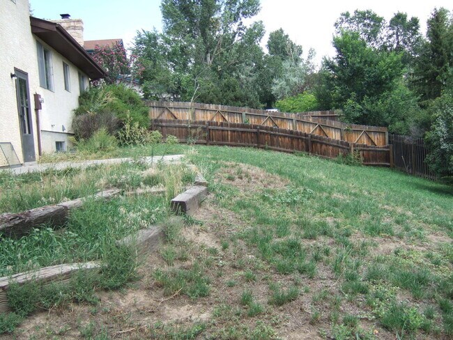 2755 Sierra Dr in Colorado Springs, CO - Foto de edificio - Building Photo