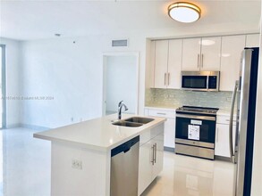 2651 NE 212th Ter, Unit 402 in Miami, FL - Building Photo - Building Photo