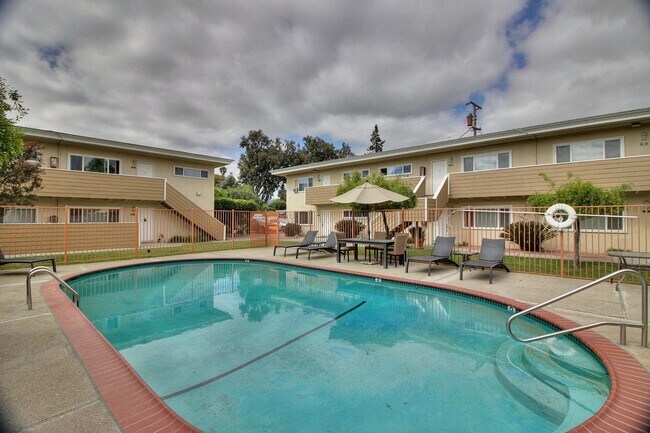 Colony Apartments in Mountain View, CA - Foto de edificio - Building Photo
