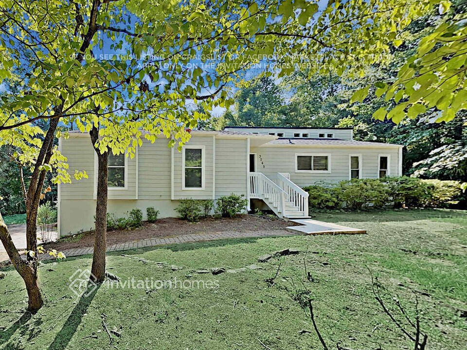 3245 Creek Dr in Marietta, GA - Building Photo