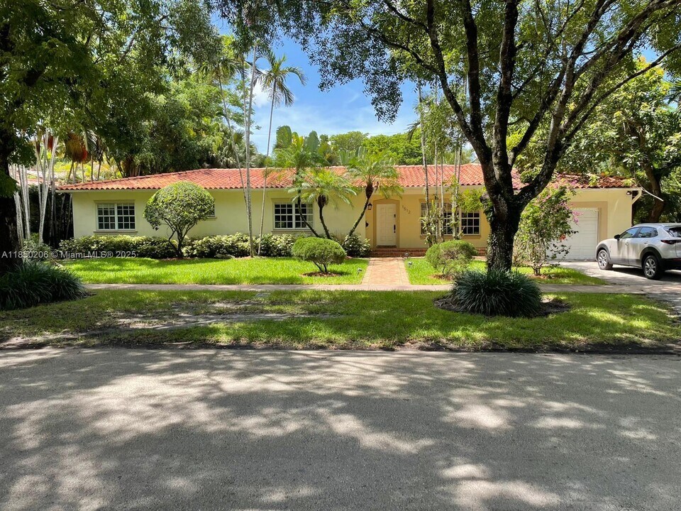 1512 Certosa Ave in Coral Gables, FL - Building Photo